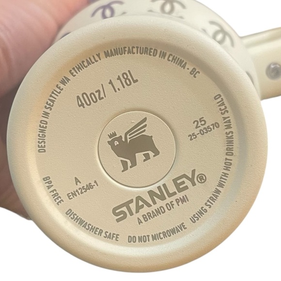 Stanley 40oz Tumbler with Iconic Monogram logo - Picture 4 of 5